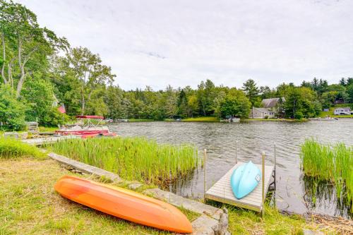 Hinsdale House | Lakefront Hinsdale Home about 10 Mi to Pittsfield!