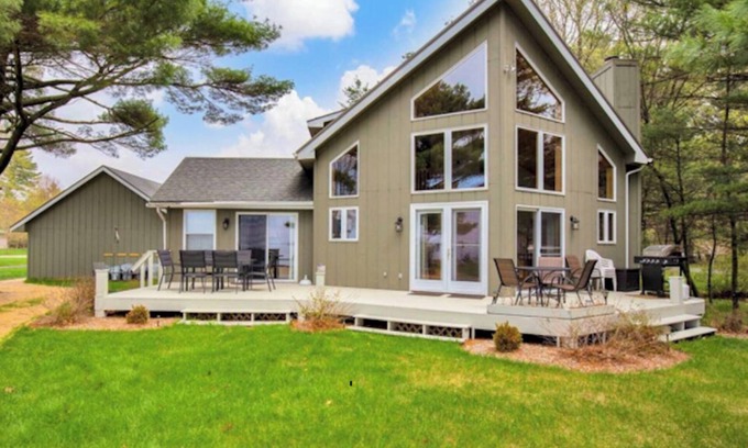 Arkdale Cottage | Unforgettable Ice Fishing Retreat with Lake Views & Pool