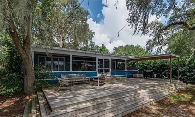 Silver Springs House | Pet-Friendly Lakefront Retreat in Silver Springs, FL