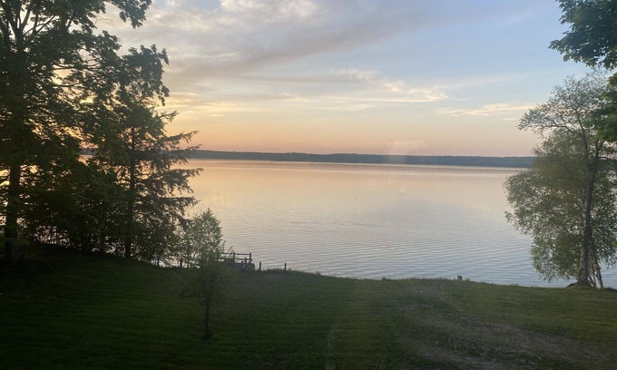 McMillan House | Discover a Lakefront Retreat in Northern Michigan Year-Round