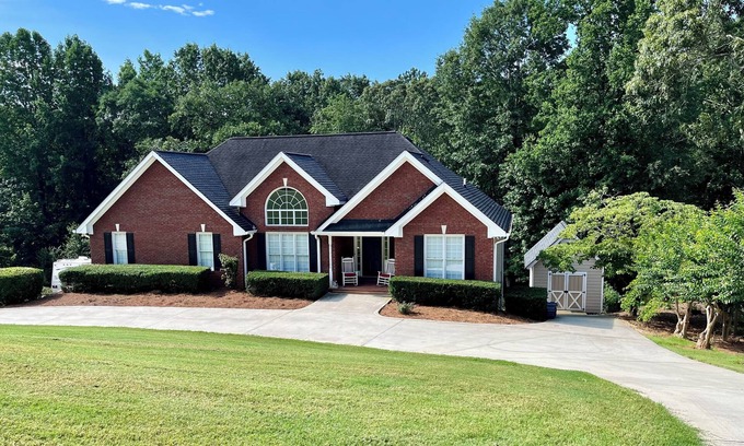Lake Ranch Estates House | Lakefront Retreat with Pool and Convenient Downtown Access