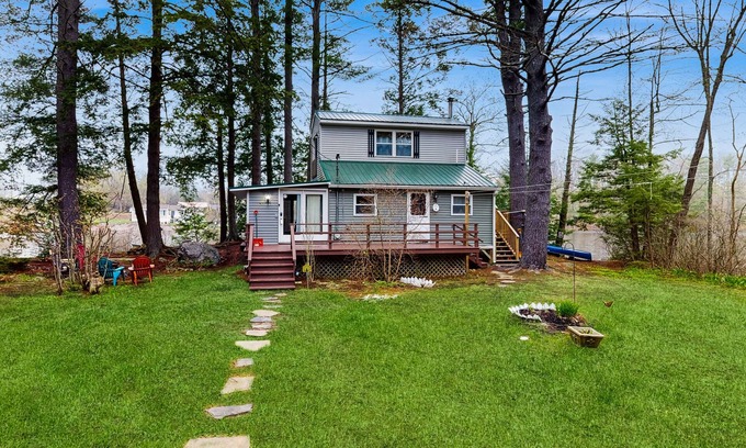 Augusta Cottage | Cozy Lakefront Retreat with Decks, Canoe & Scenic Views