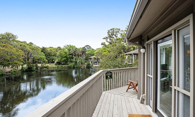 Seabrook Island Cottage | Lakefront Retreat with Lagoon Views, Deck & Pool Access