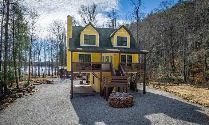 Nebo House | Perfect Lakefront Retreat with Kayaks and Private Creek Access