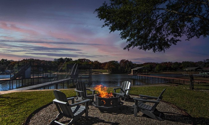 Enchanted Oaks House | Lakefront Mabank Home: Top-Rated Boating Escape Awaits!