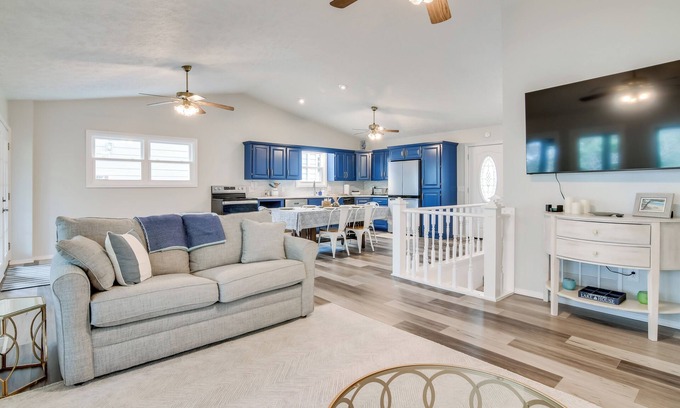 Eagle Rock House | Lakefront Home w/Fire Pit in Eagle Rock