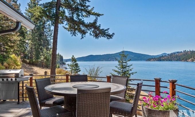Coeur d'Alene House | Harrison Hotel | Breathtaking Lake Views & Family-Friendly Fun