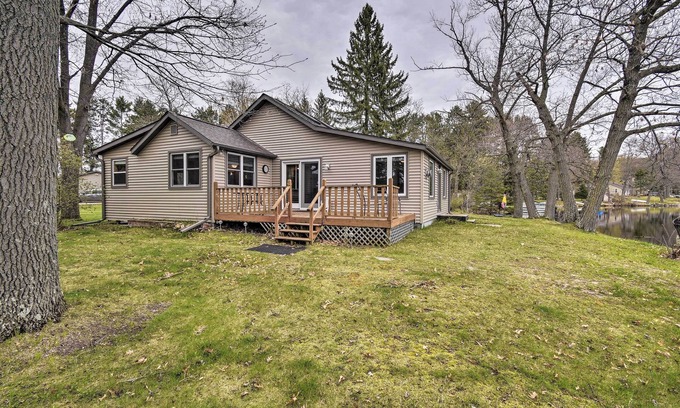 Wautoma Cottage | Cozy Lakefront Retreat with Dock - 9.8 Rating & Pet Friendly
