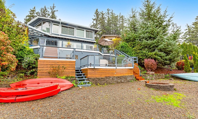 Olympia House | Lakefront Escape: Canoe, Kayaks & Beach Access Await