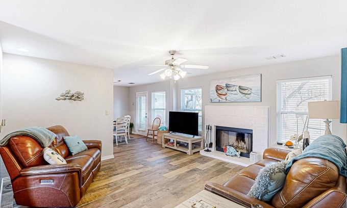 Granbury House | Lakefront Retreat with Private Dock and Spa Amenities