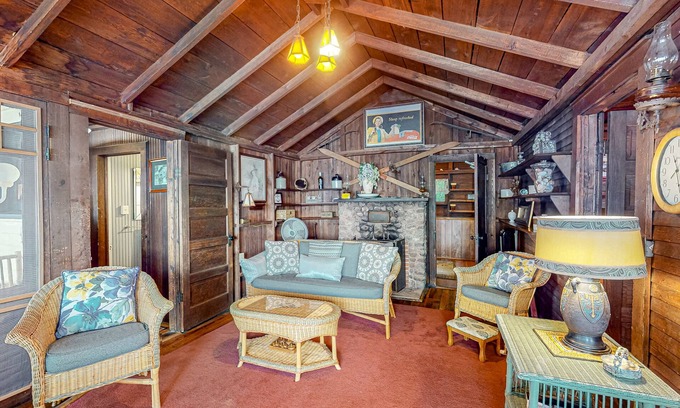 Valois House | Relaxing Lakefront Home with Hot Tub & Pet-Friendly Stay