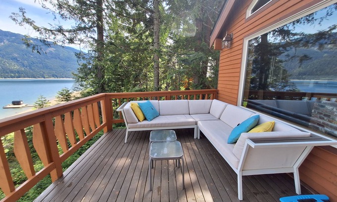 Snoqualmie Pass House | Lakefront Home with private dock, Beautiful setting!