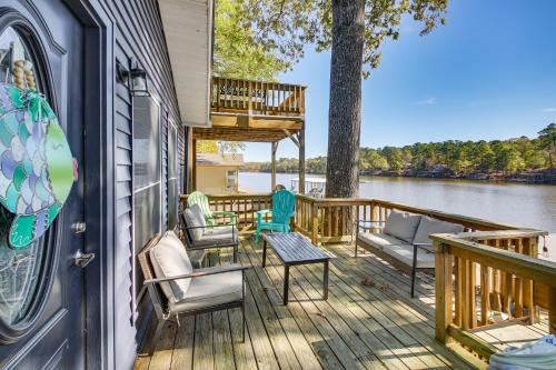 Mid America House | Idyllic Lakefront Hot Springs Retreat with Swim Dock