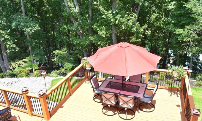 Gainesville House | Lakefront Retreat with Party Deck and Scenic Views