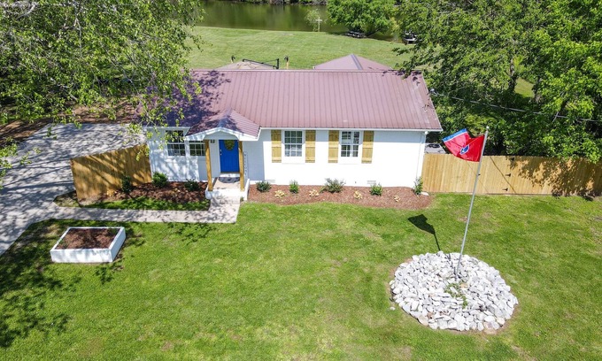 Winchester Cottage | Lakefront Retreat with Hot Tub, Boat Deck & Top Reviews