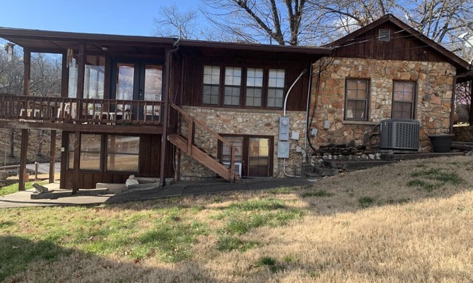 Bernice House | Serene Lakefront Retreat in a Peaceful Cove with Kitchen