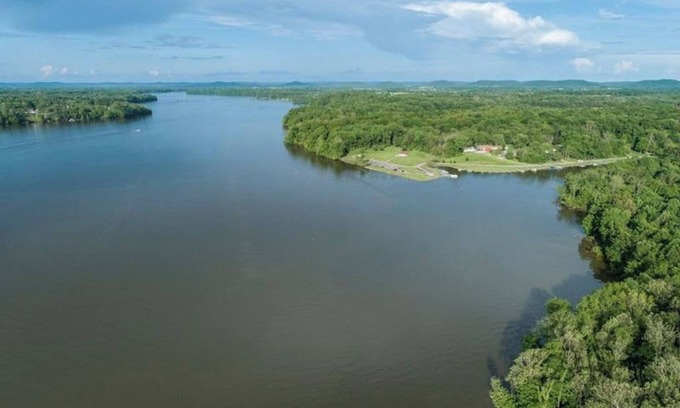 Hillsboro House | Lakefront Retreat with Dock & Ocean Views in Rocky Fork