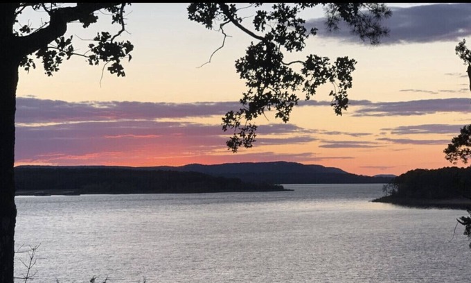 Heber Springs House | Lakefront House With Panoramic Sunset Views!