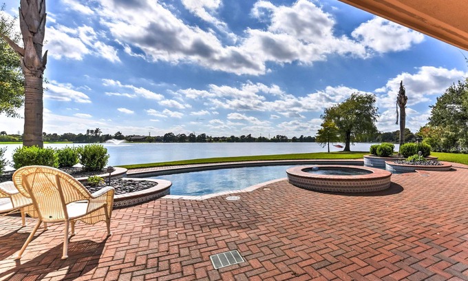 Nassau Bay House | Relaxing Lakefront Houston House Near Space Center
