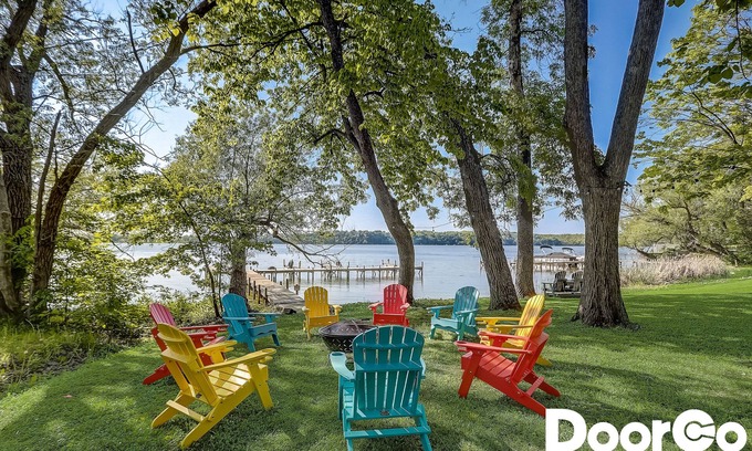Markesan House | Incredible Waterfront Rental with Game Room & Ocean Views