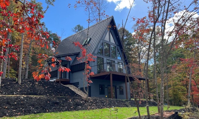 Seneca Cottage | Lakefront Keowee Cottages with Breakfast and Lake Views