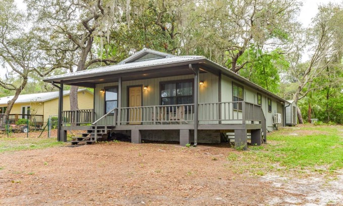 Keystone Heights House | Beautiful Lakefront Cottage in Keystone Heights with Dock
