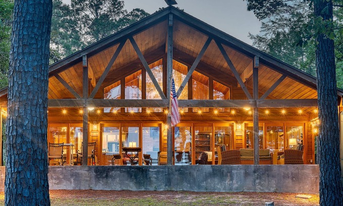 South Toledo Bend House | Lakefront Lake Haus at Indian Creek South Toledo Bend Kayaking, Fishing,Boating