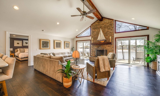Buckhead House | Lakefront Retreat at Lake Oconee with Hot Tub & Boat Dock