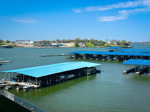 Osage Beach House | Lakefront Lands End Luxury 3bed2bathpools