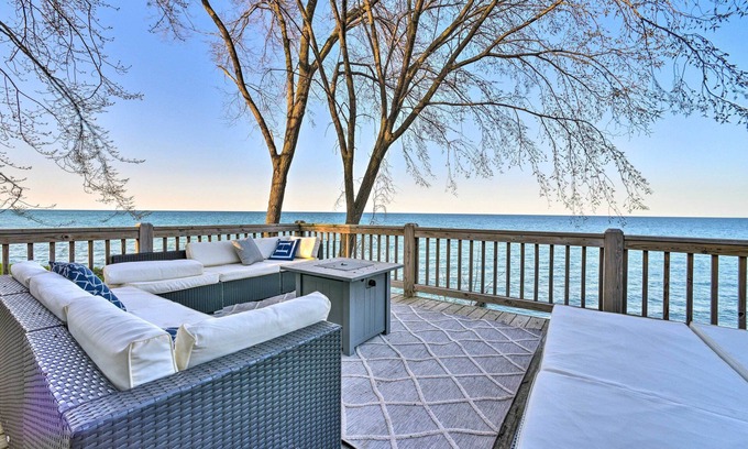 Lexington Cottage | Lakefront Lexington Getaway: Steps to the Beach & Spa!