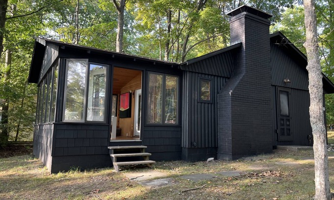 Carp Lake Cottage | Enchanting Log Cabin on Lake Paradise with Ocean Views