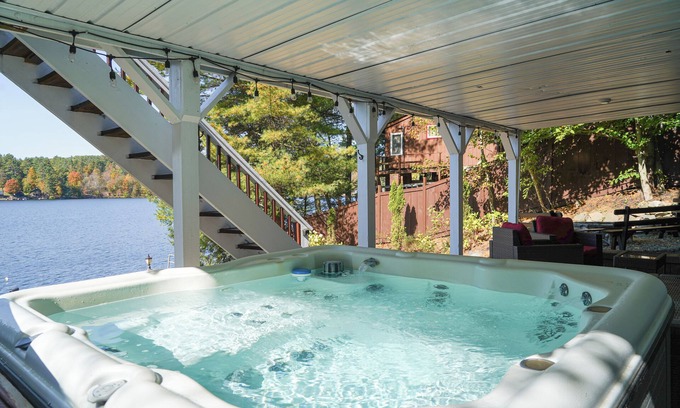 Fort Ann House | Explore Lakefront Lookout - Family & Pet-Friendly Retreat