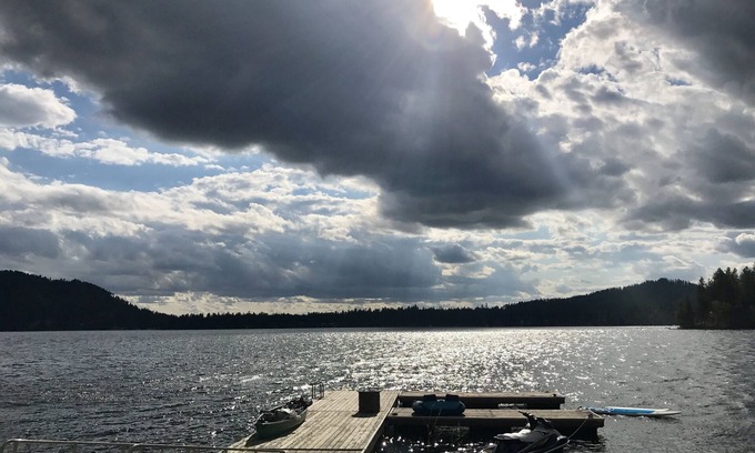 Loon Lake House | Elegant Lakefront Retreat on Deer Lake with Scenic Views