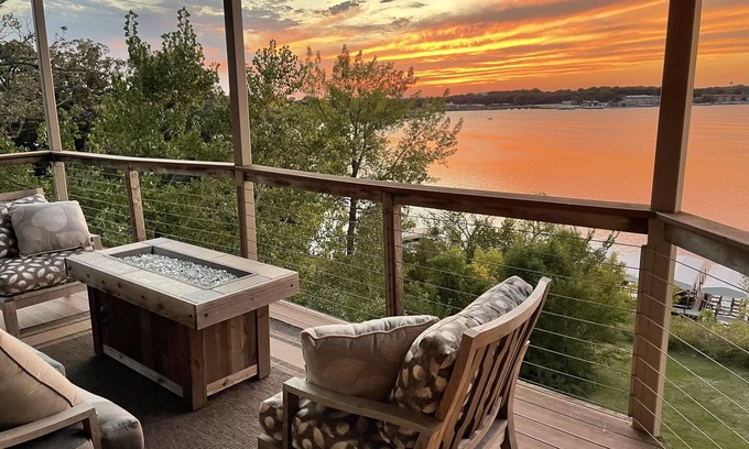 Arnolds Park Condo | Lakefront Condo with Wraparound Deck & Waterpark Access