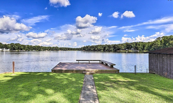 Macon House | Lakefront Macon Escape: Grill, Pet Friendly & Scenic Views!