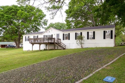 Turtle Beach House | Pet-Friendly Lakefront Oasis with Kayaks for Your Adventure