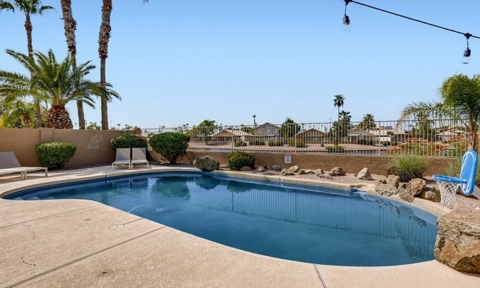 Desert Sands Golf Country House | 🌵🌴Lakefront Mesa family home+ private HEATED pool (no extra fee!)