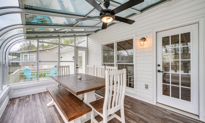 Milledgeville House | Lakefront Milledgeville Home with Private Dock & Spa