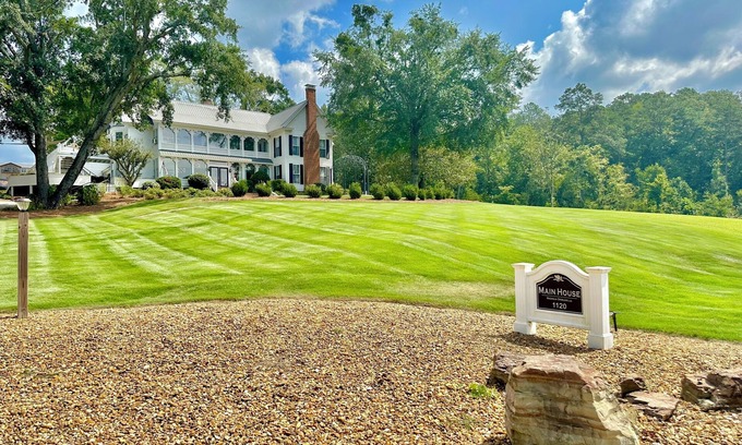 Cedar Bluff Resort | Lakefront Mini-Resort with Pool & Ocean Views - Rated 10/10