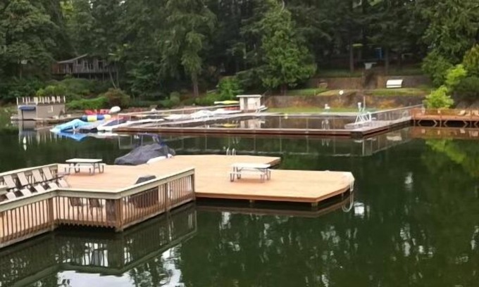 Lakewood Condo | Lakefront Modern Retreat with Pool and Spa Amenities