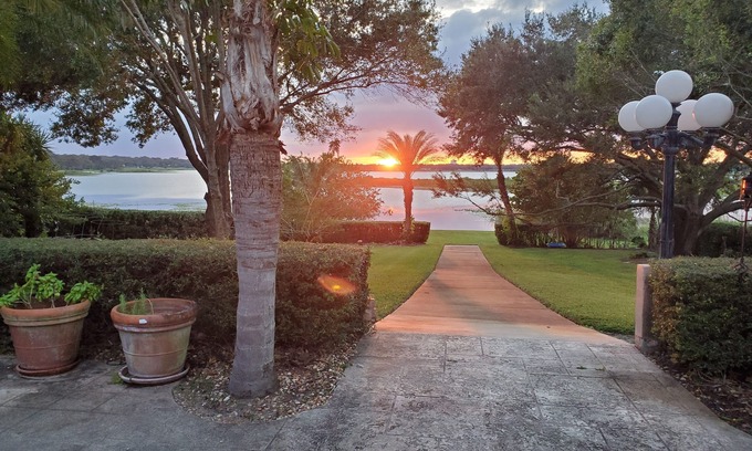 Lake Wales House | Pet-Friendly Lakefront Stay Near Legoland & Disney Parks