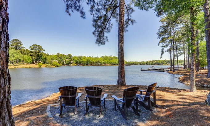 Lake Oconee Condo | Pet-Friendly Lakefront Oconee Retreat with Scenic Views