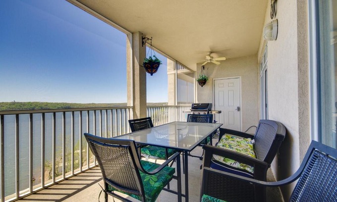 Osage Beach Apartment | Relaxing Lakefront Osage Beach Condo with Pool Access