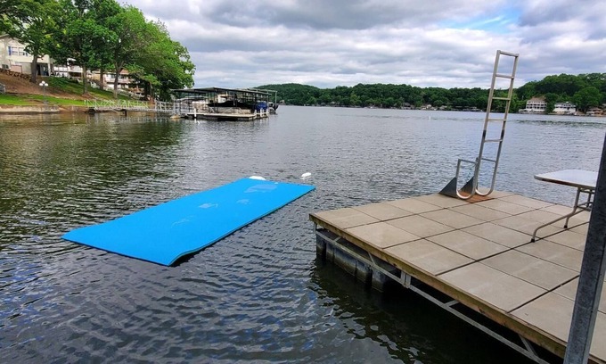 Roach House | LOZ FamilyFun Lakefront Home: Sleeps 26, Pool & Great Views