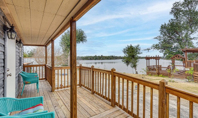 Parker Apartment | Lakefront Studio in Panama City with Hot Tub & Ocean Views