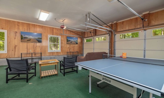 Henrico House | Lakefront Retreat with Pet-Friendly Deck and Kayak Access