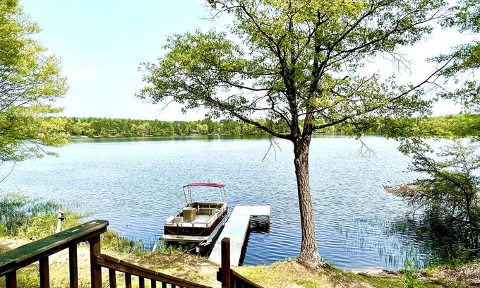 Spooner Cabin | Idyllic Pine Cone Cottage on Lake McKinley - 10/10 Rated