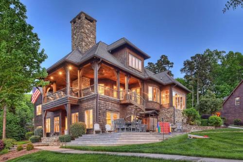 Mount Mourne House | Experience Sunset Shores Resort: Family-Friendly Getaway