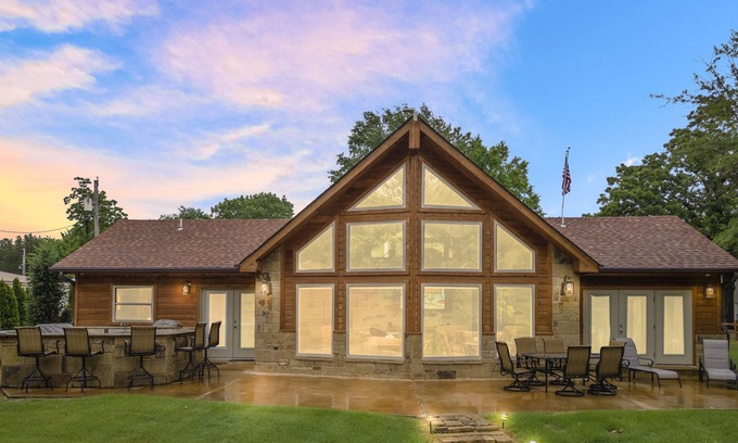 Longtown Cabin | Serene Lakefront Retreat Steps from the Water at Eufaula