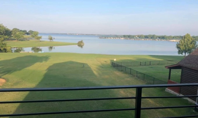 Frisco Apartment | Unforgettable Lakefront Getaway at Lake Lewisville